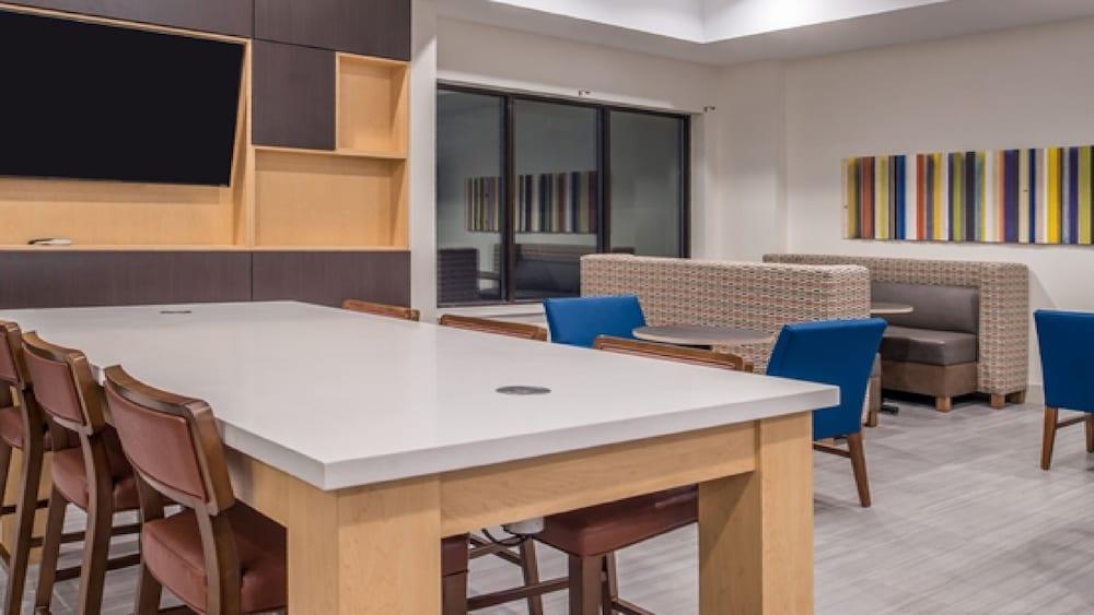 Holiday Inn Express Hotel & Suites La Place By Ihg Exterior photo