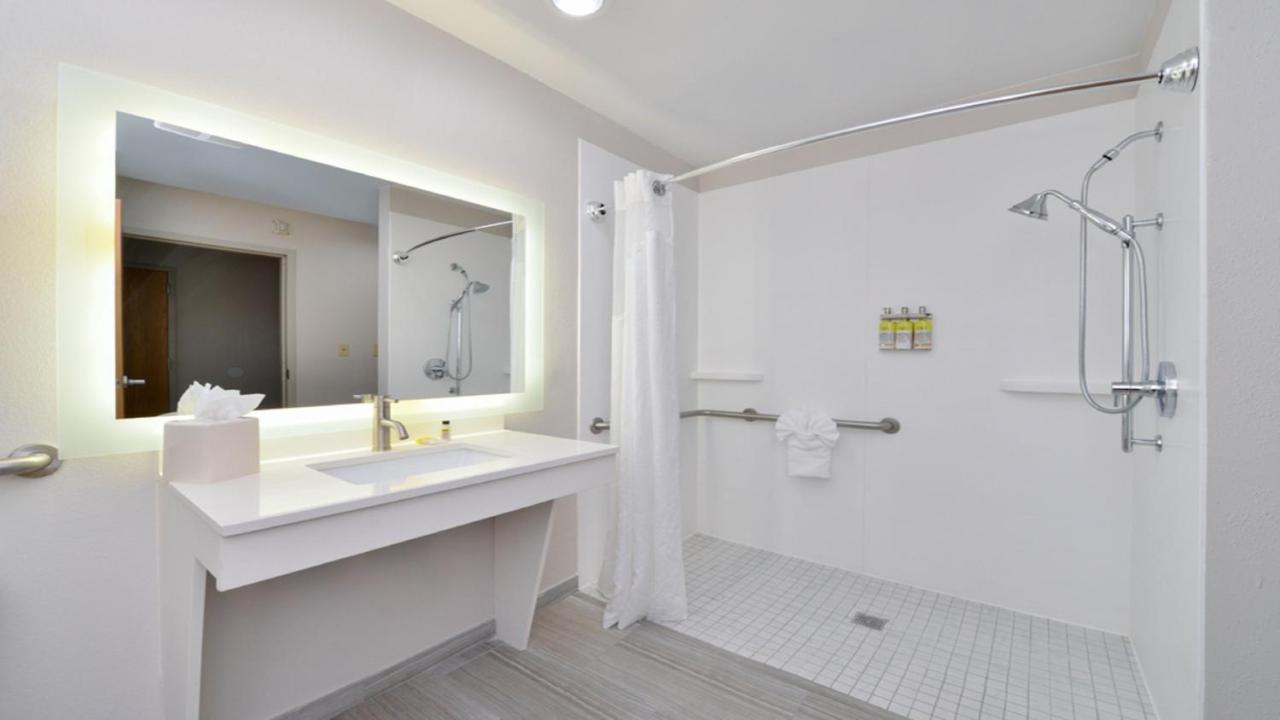 Holiday Inn Express Hotel & Suites La Place By Ihg Exterior photo
